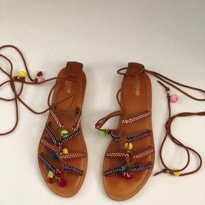 💥SALE💥Gladiator Tie Up Pom Sandals💥💥